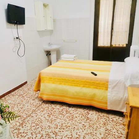 Casa De Huespedes Canizares มาดริด ภายนอก รูปภาพ